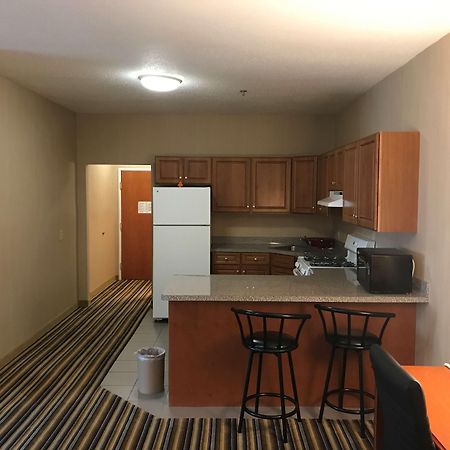 Best Western Plus New England Inn & Suites Berlin Bagian luar foto